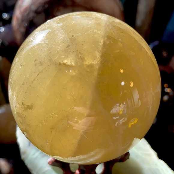 🔥SALE🔥 Yellow Smokey Quartz Crystal Sphere! Watch The Video! - Picture 5 of 12